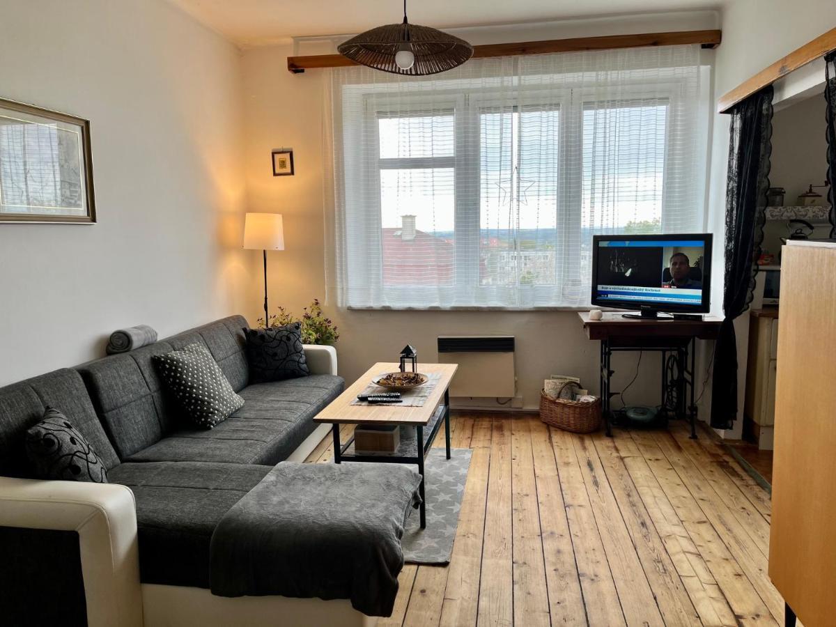 Slunny Byt S Krasnym Vyhledem Appartement Nové Město nad Metují Buitenkant foto